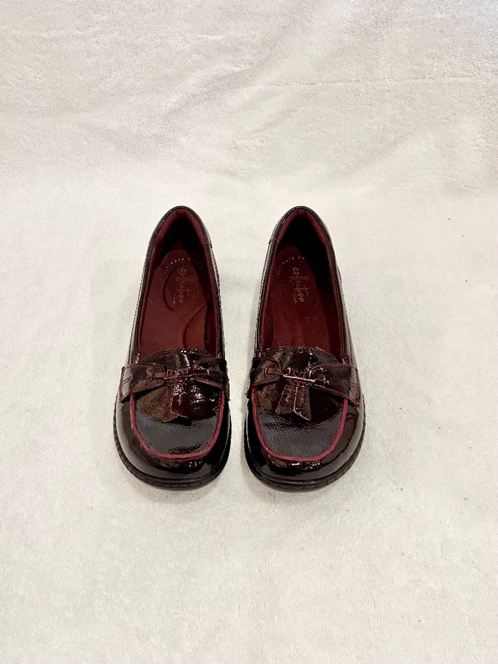 Clarks Ashland Bubble Slip on Loafer Wedge sole Tassels shiny patent maroon sz 8